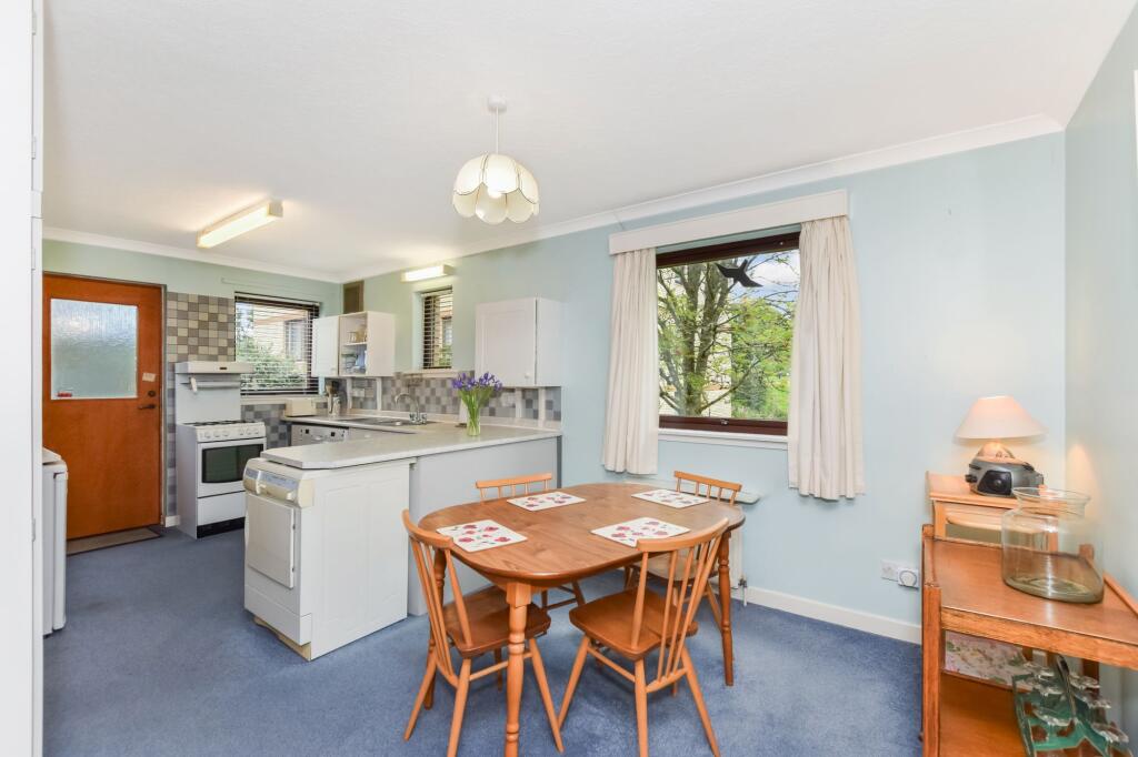 Kitchen/ Dining Area