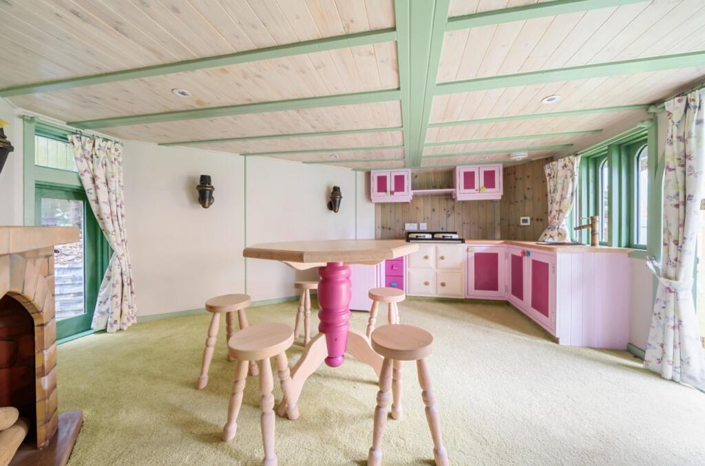 Downstairs In The Play House (Restricted Head Heig