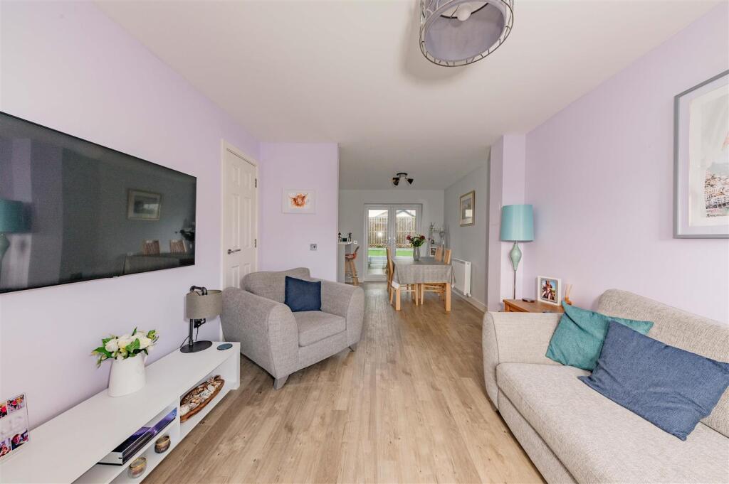 6 Grayburn Place Dundee-13.JPG