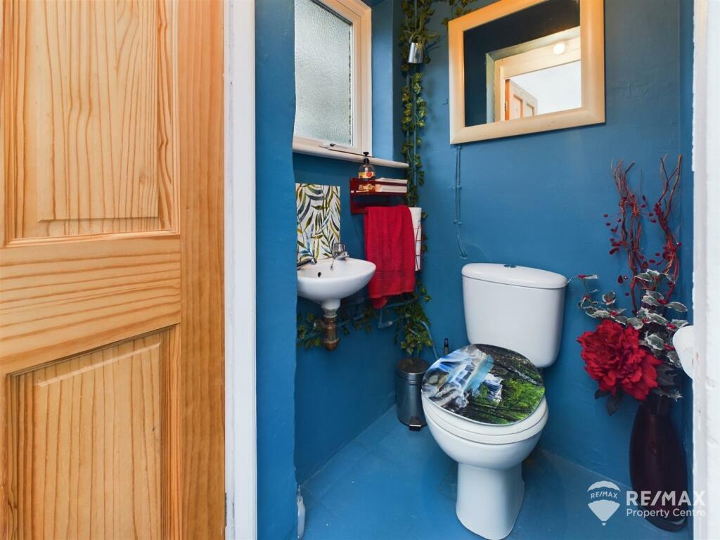 GF WC.jpg