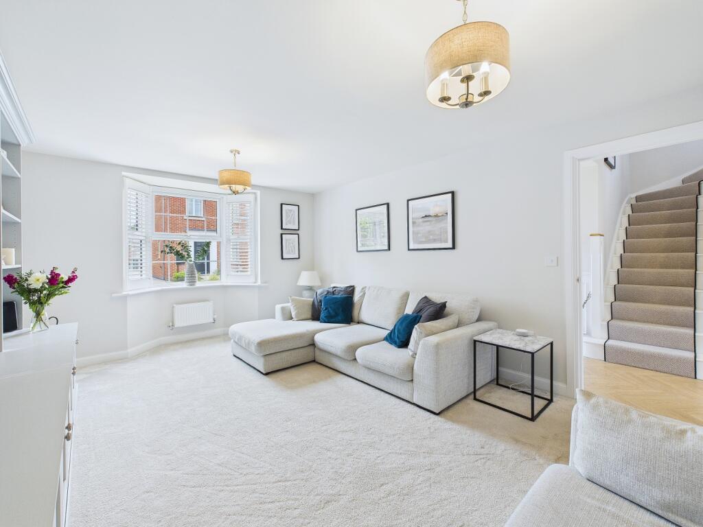 CAM03162G0-PR0107-STILL013