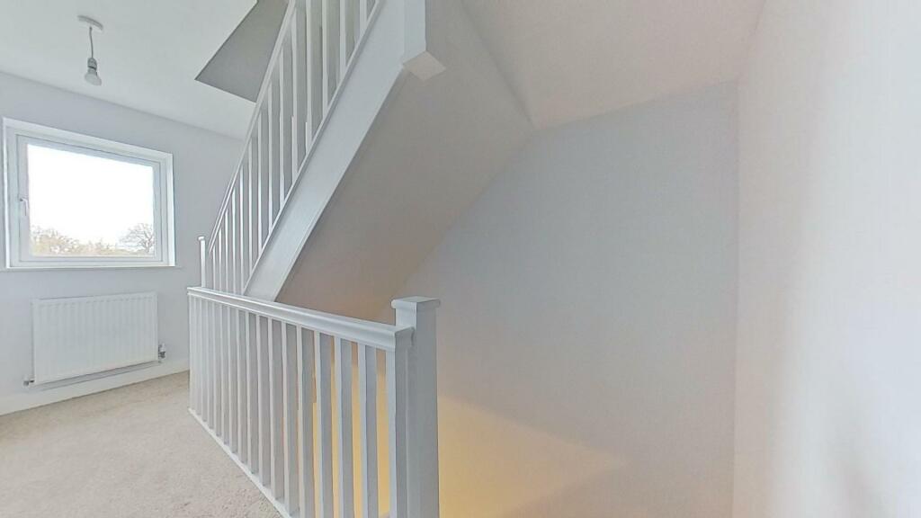 FIRST FLOOR LANDING