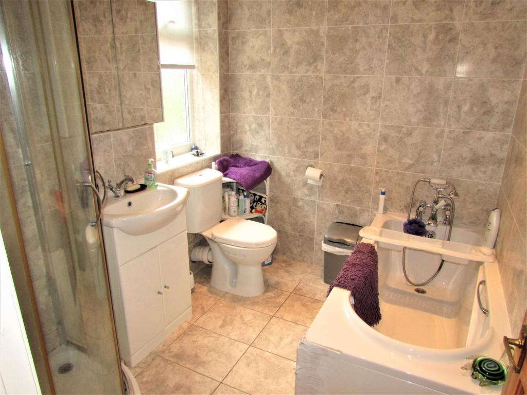 LordLn303bath1.JPG