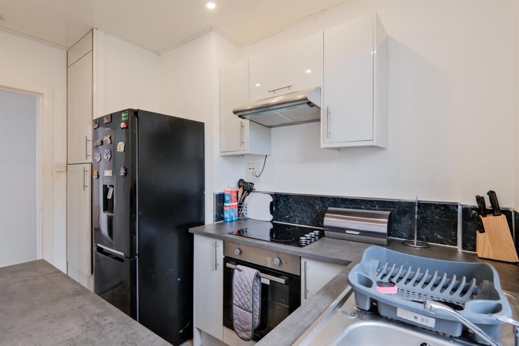 008-81 Ivanhoe Crescent, Wishaw, ML2 7DT.jpg