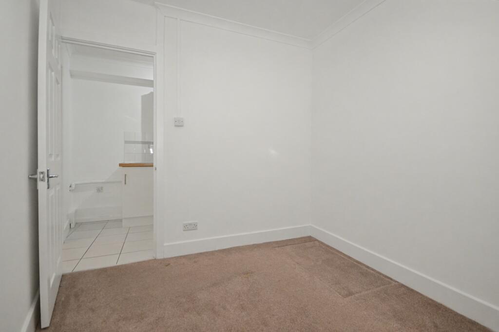 Flat 6 Beaumont Court, 2 Boscombe Spa Road, Bournemouth, Dorset, BH5 1AU
