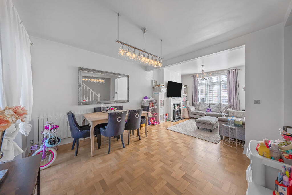 Lounge/Dining Room