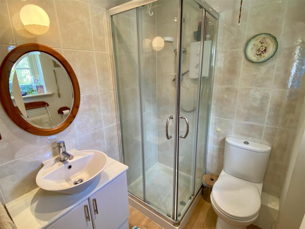 Ensuite Shower Room.JPG