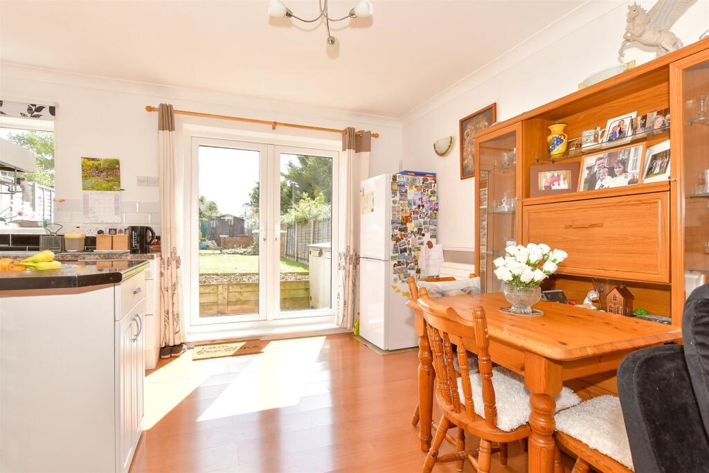 Kitchen/Dining Area