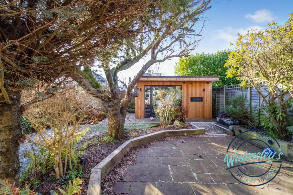 Garden cabin, insulated &amp; power