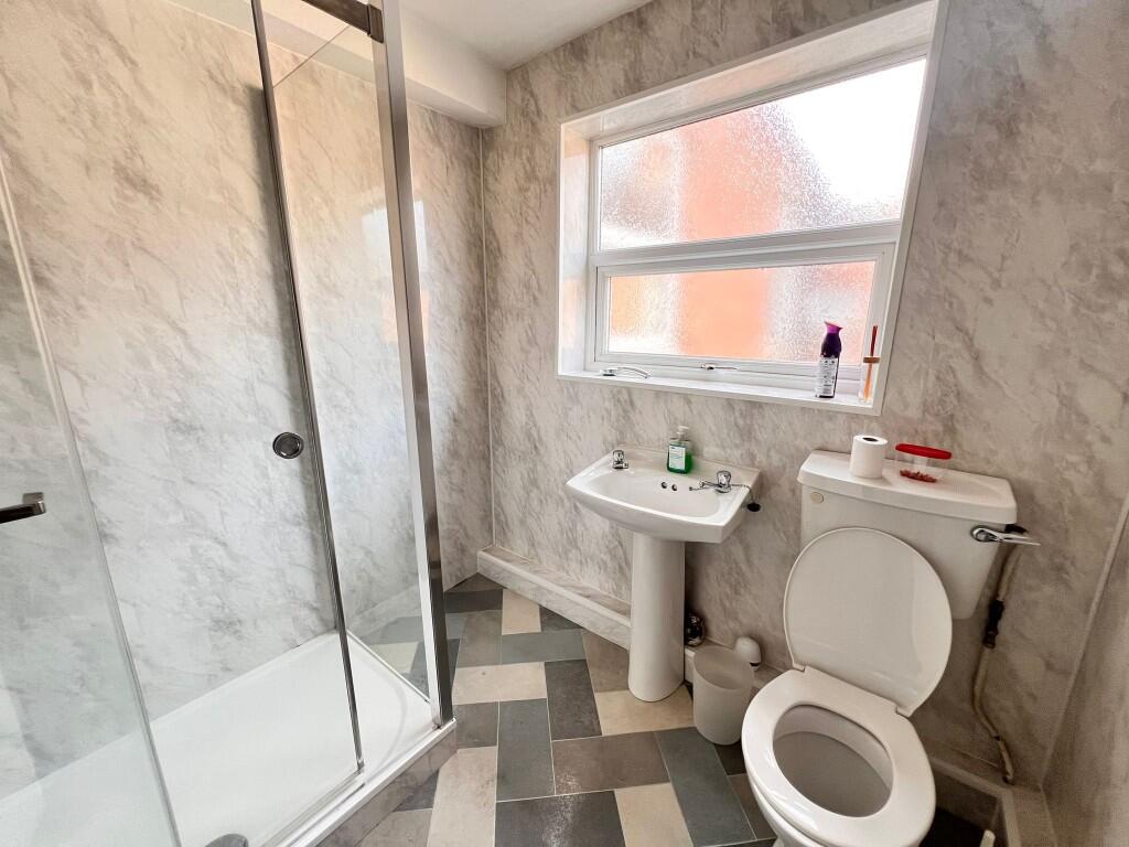 SHOWER ROOM