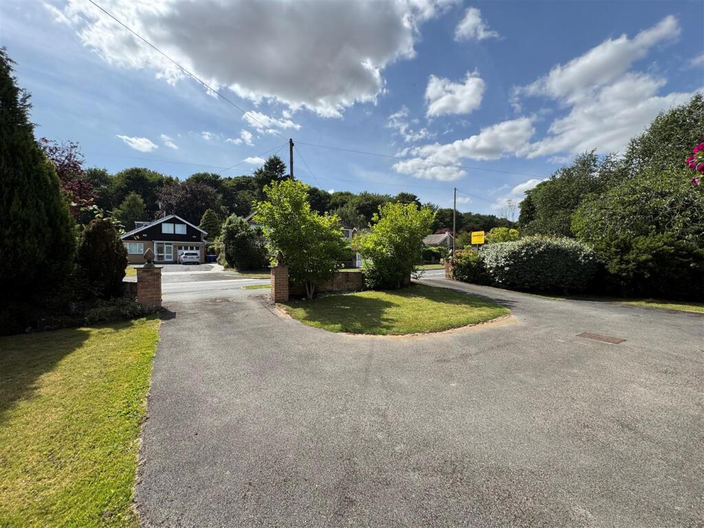 34-36 Elveley Drive b.jpg