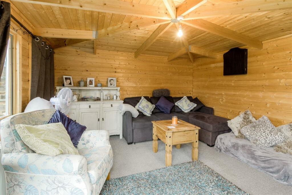 1 Burton Close, Tamworth