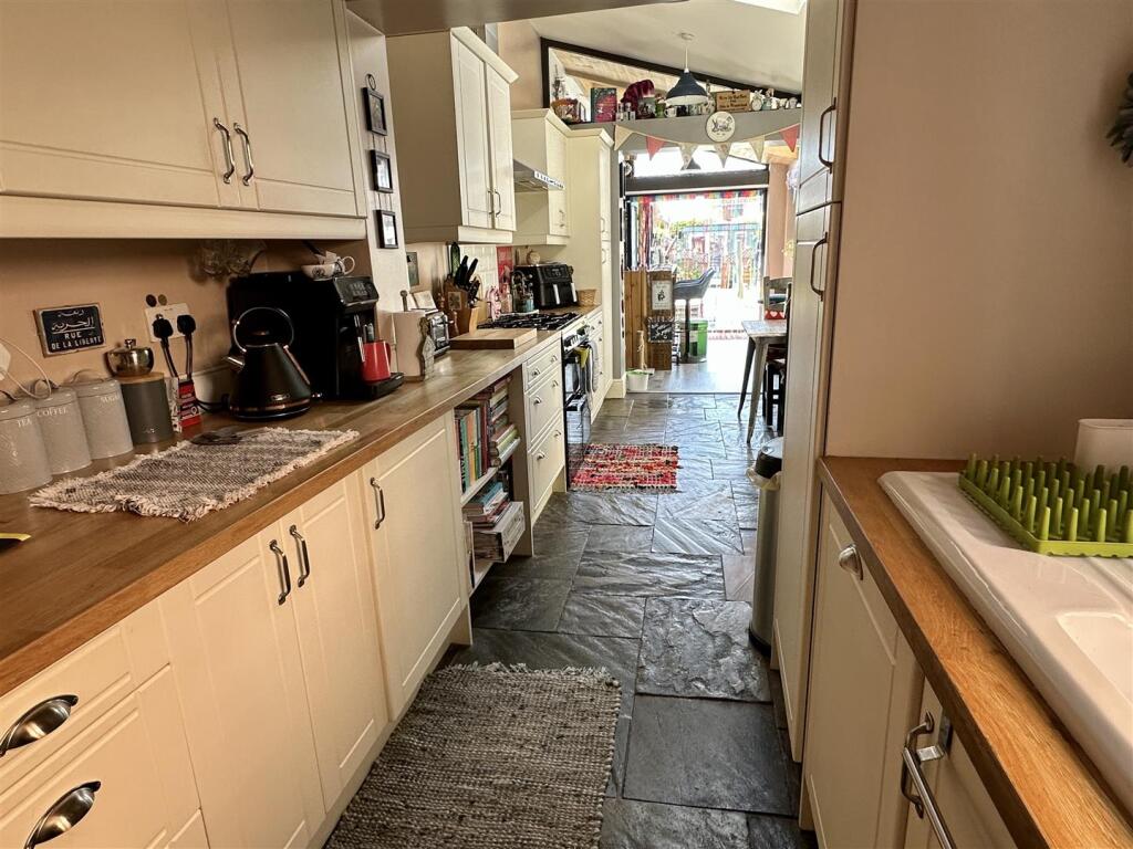 breakfast kitchen