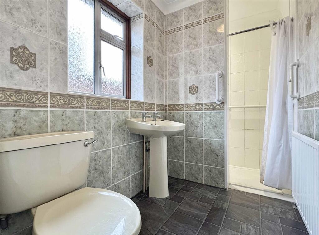 Shower Room.jpg