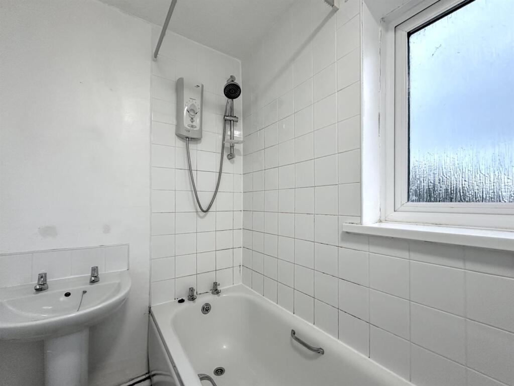 BATHROOM/WC