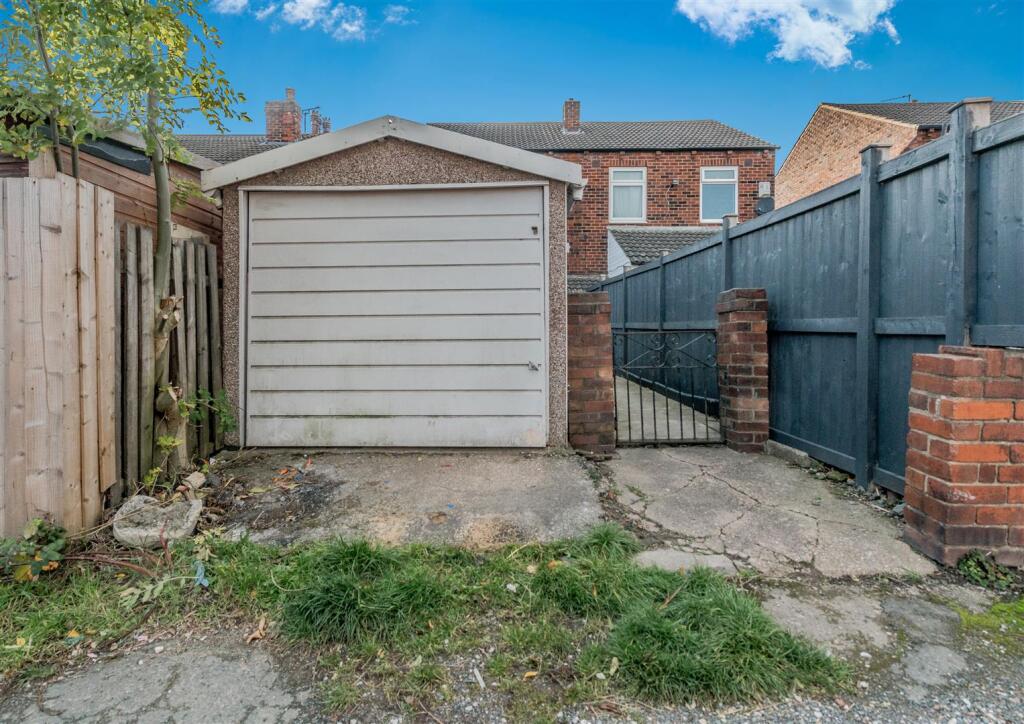 Single Garage / Storage