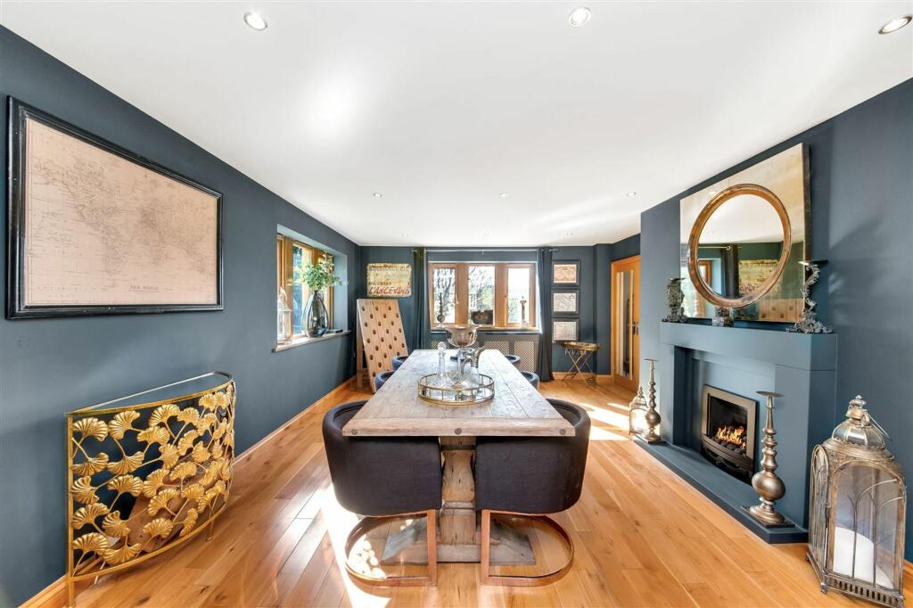 DINING ROOM/SECOND SITTING ROOM