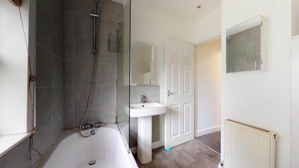 Bright and modern bathroom suite featuring a fu...