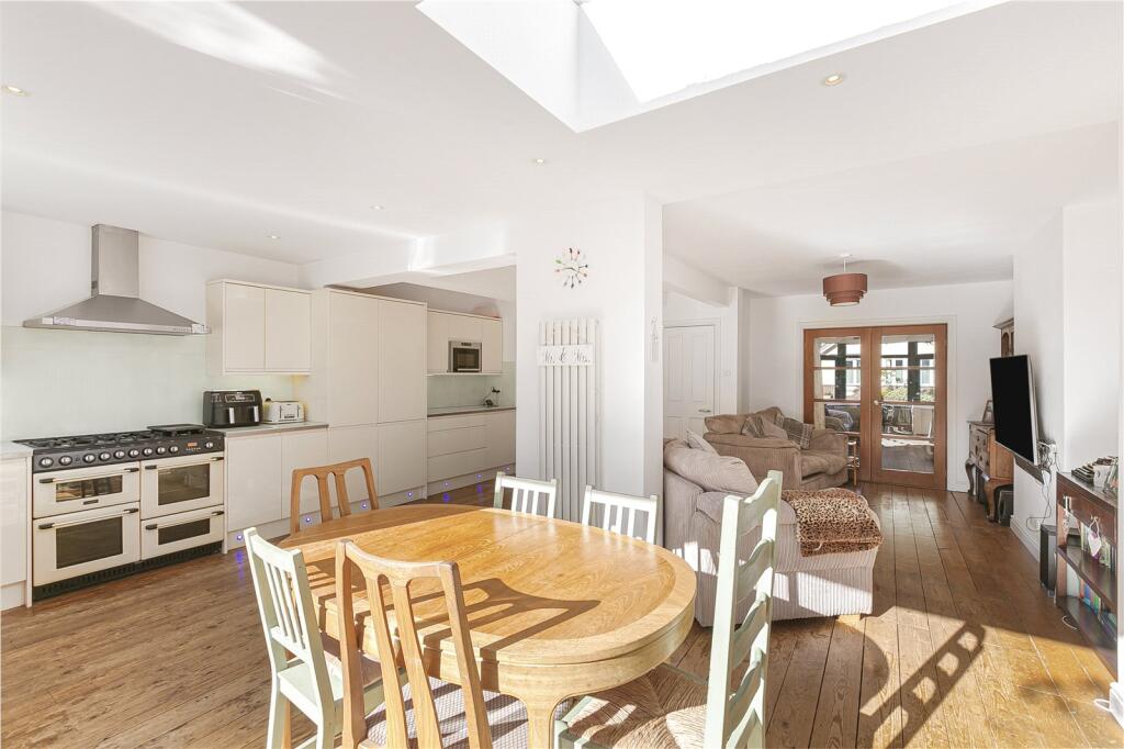 Kitchen/Dining