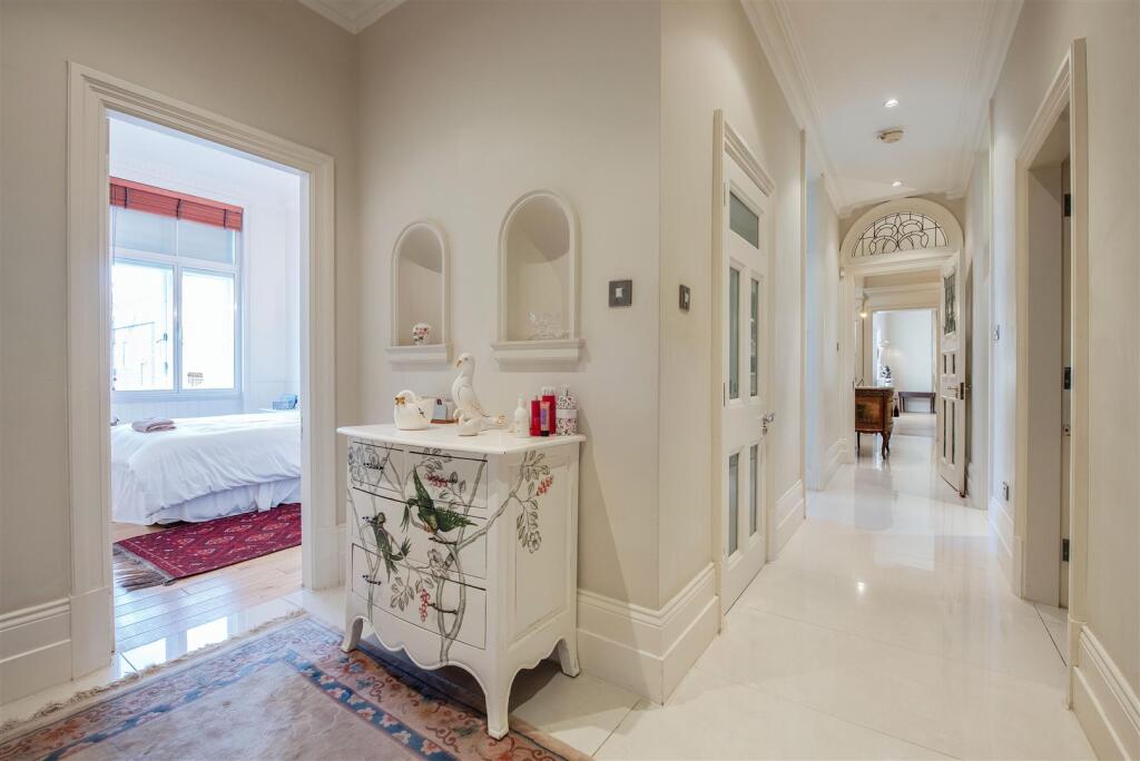 21 harley house 2696 hall4.jpg