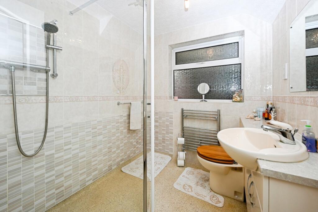 Photo- Shower Room