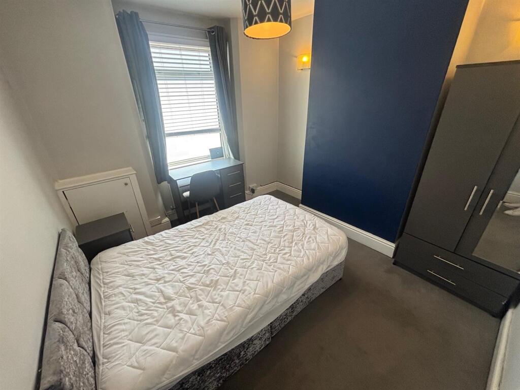GF Bedroom.jpg
