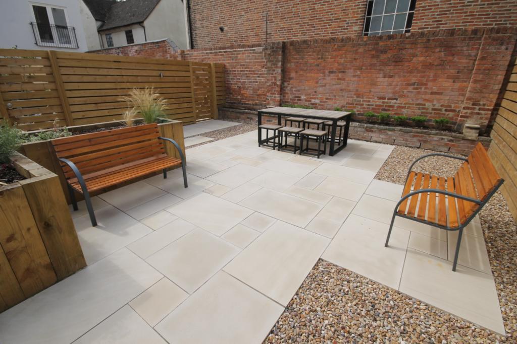 COMMUNAL SEATING AREA