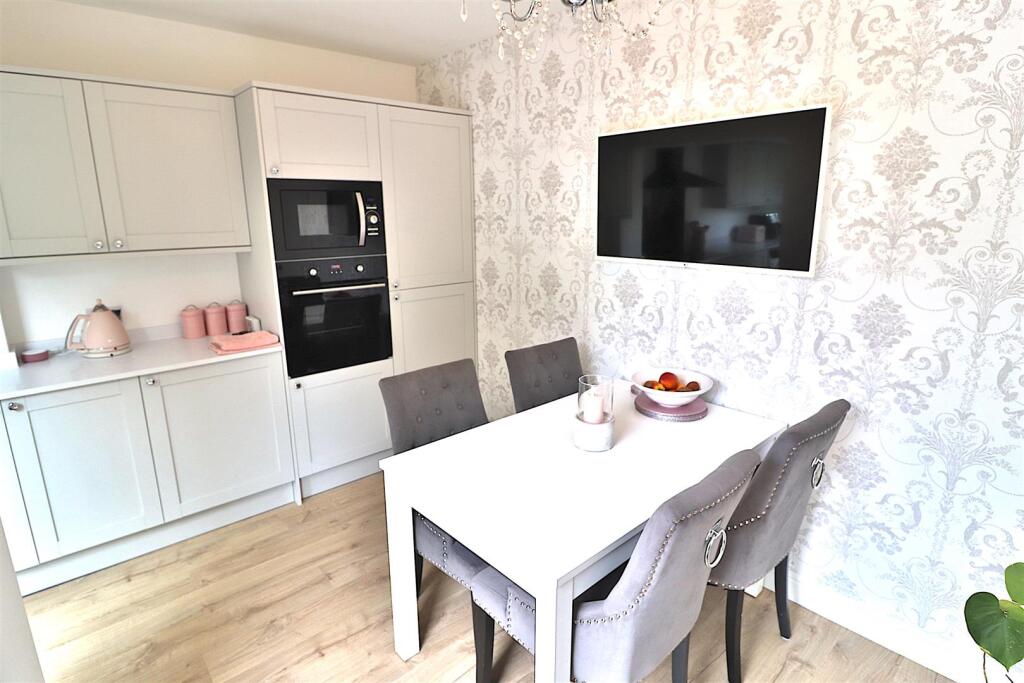 OPEN PLAN DINING KITCHEN