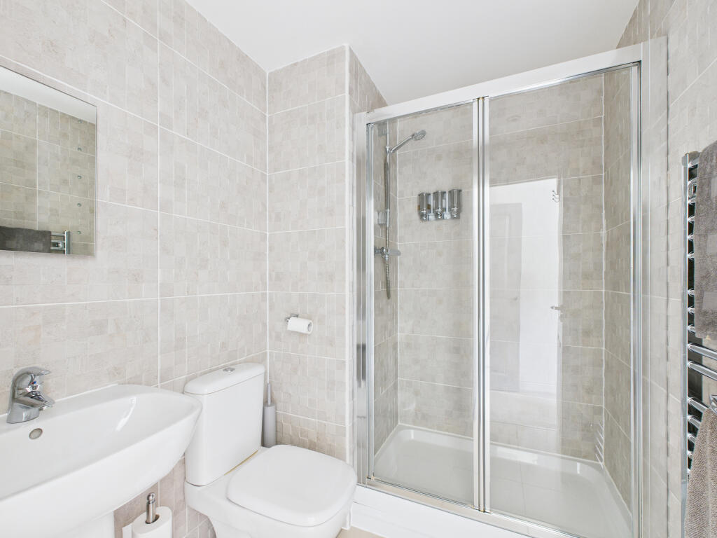 bed 2 ensuite