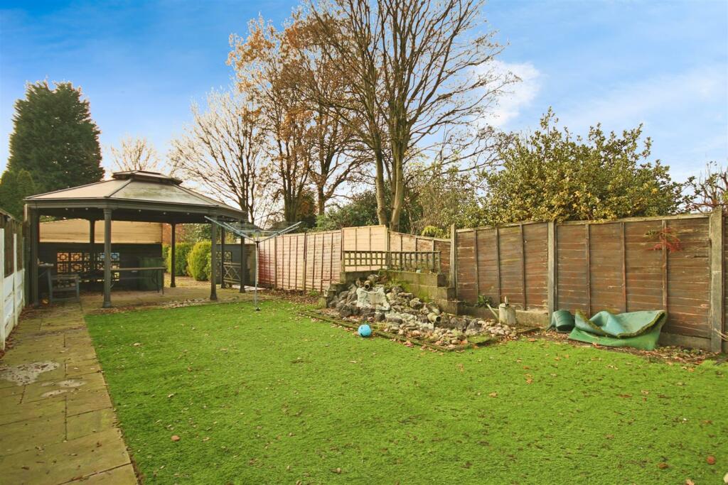 Extensive Rear Garden