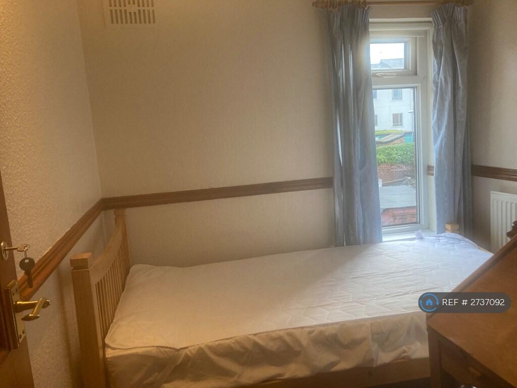 Small Single Bedroom  