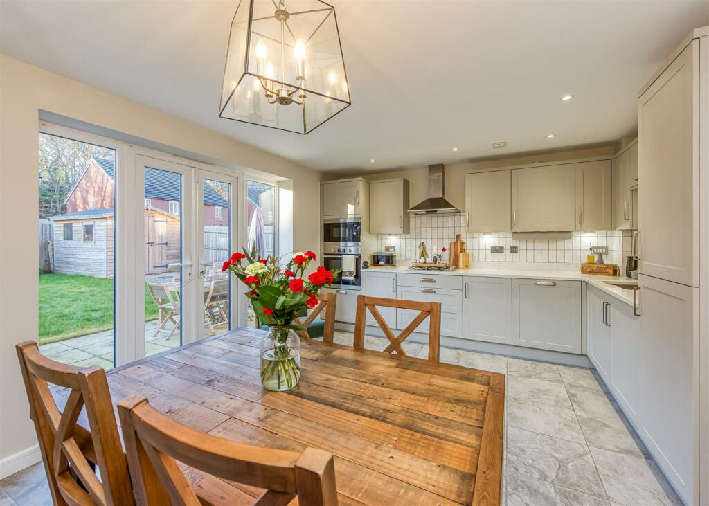 21 Wootton Drive-Kitchen (6).jpg