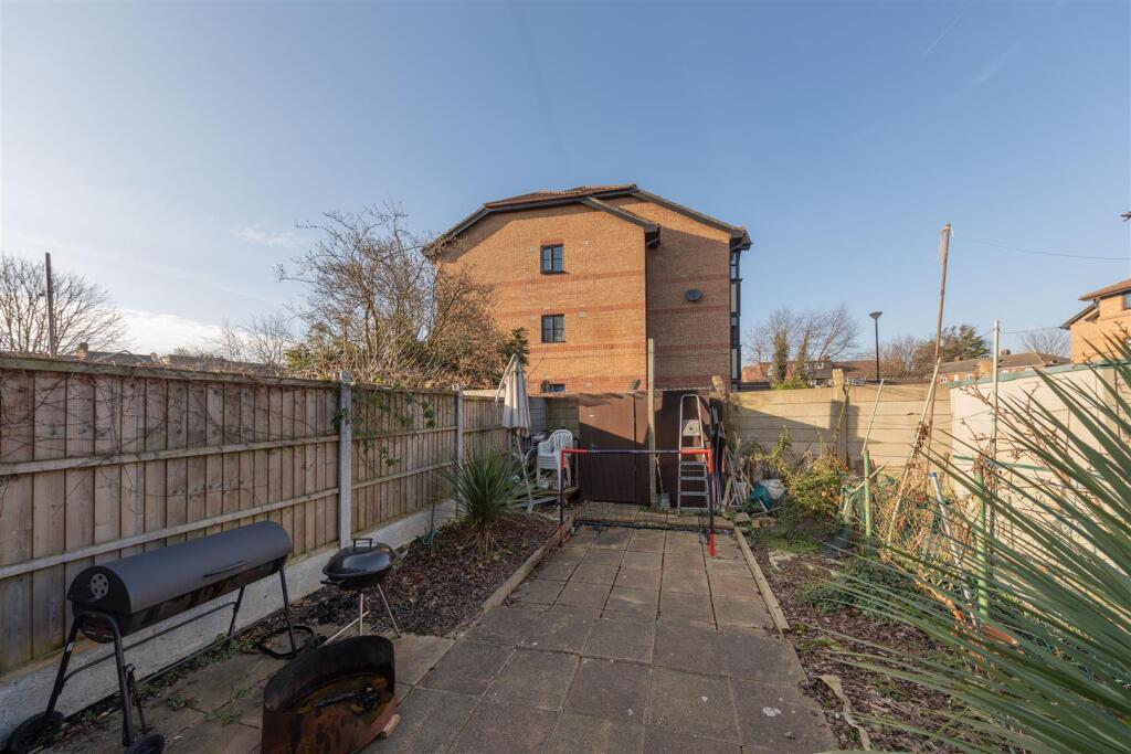 Queen Elizabeth Road, E17