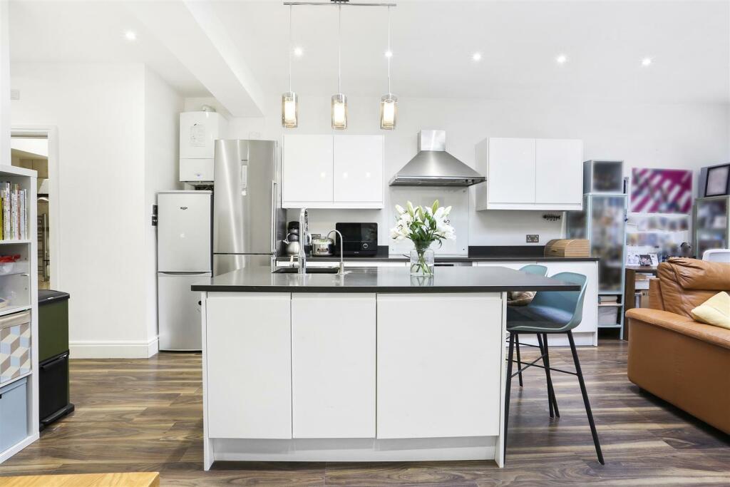 1382049820 -  14 V2.jpg