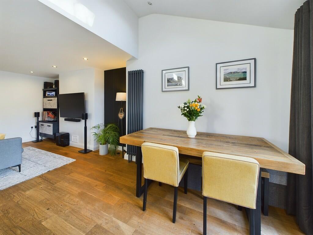 CAM02854G0-PR0259...