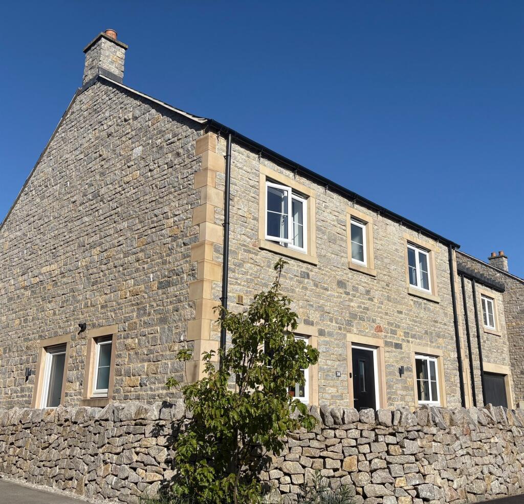 Front Gardens &amp; Driveway