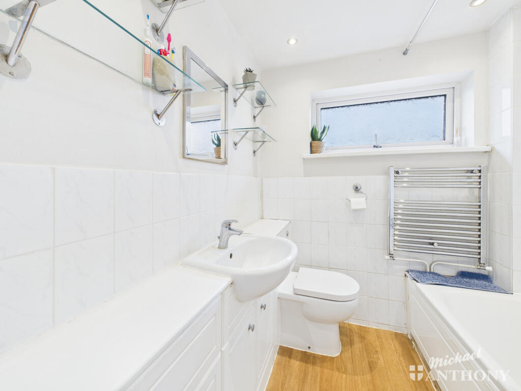 CAM03852G0-PR0449-STILL010