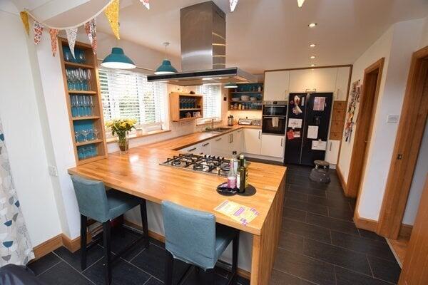 open plan dining/kitchen
