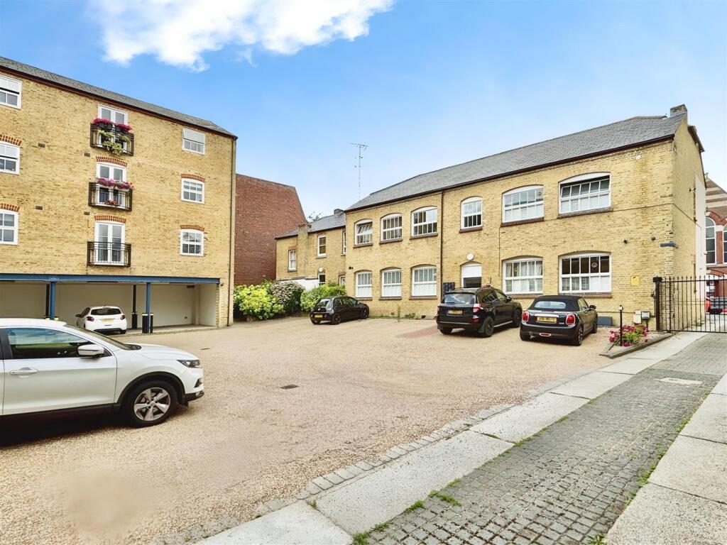 Kings Mews