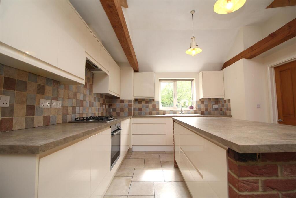 kitchen 1 .JPG