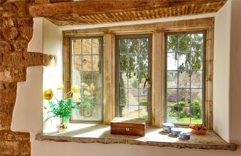 Mullion Window