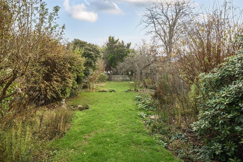 Baldwins Lane - Garden (2).jpg