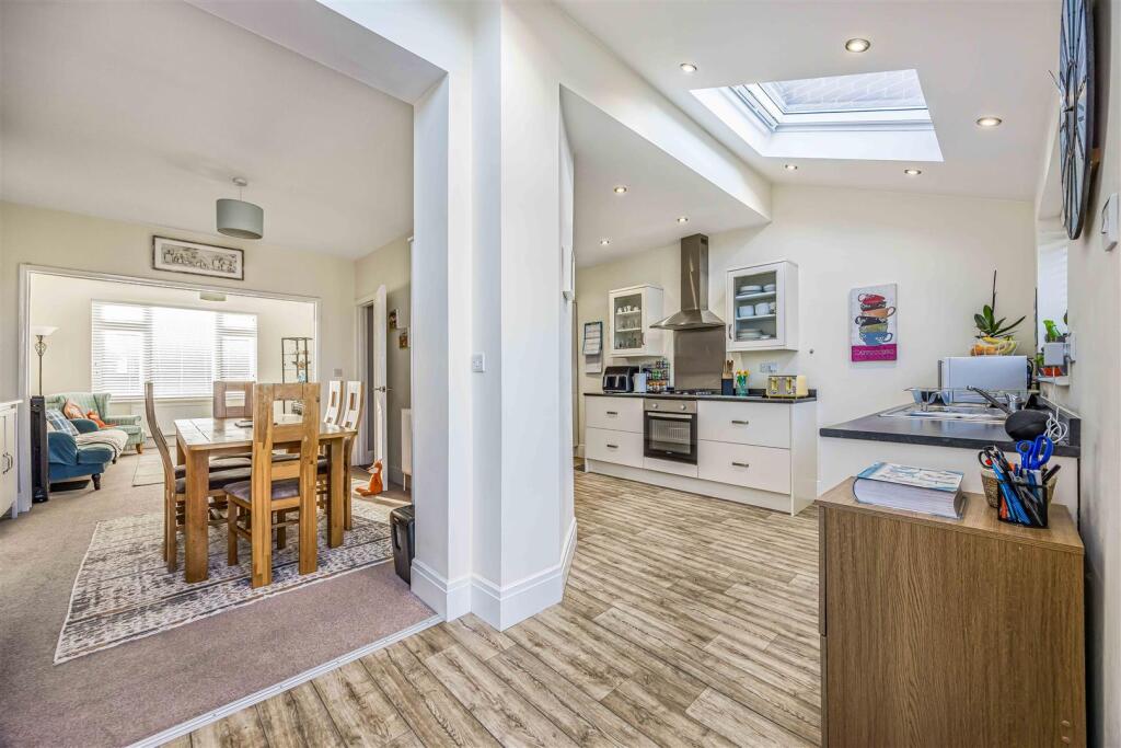 67 Cobden Avenue, Portsmouth-Small-PorticoMarketin