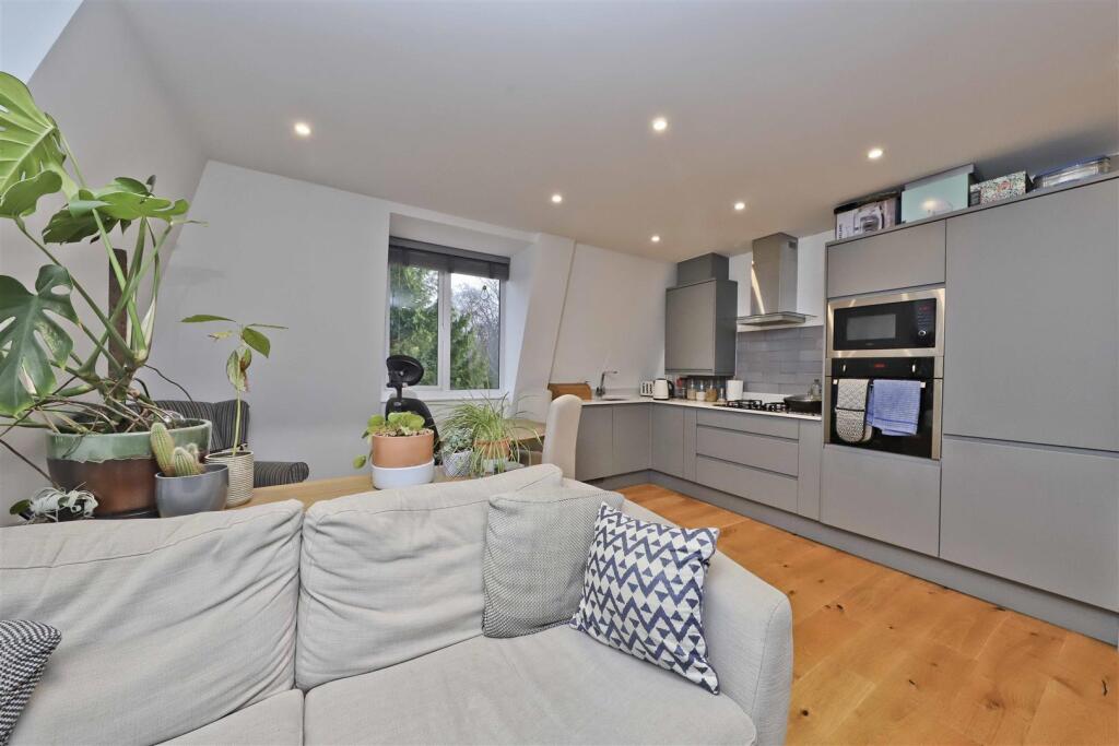 Living &amp; Kitchen