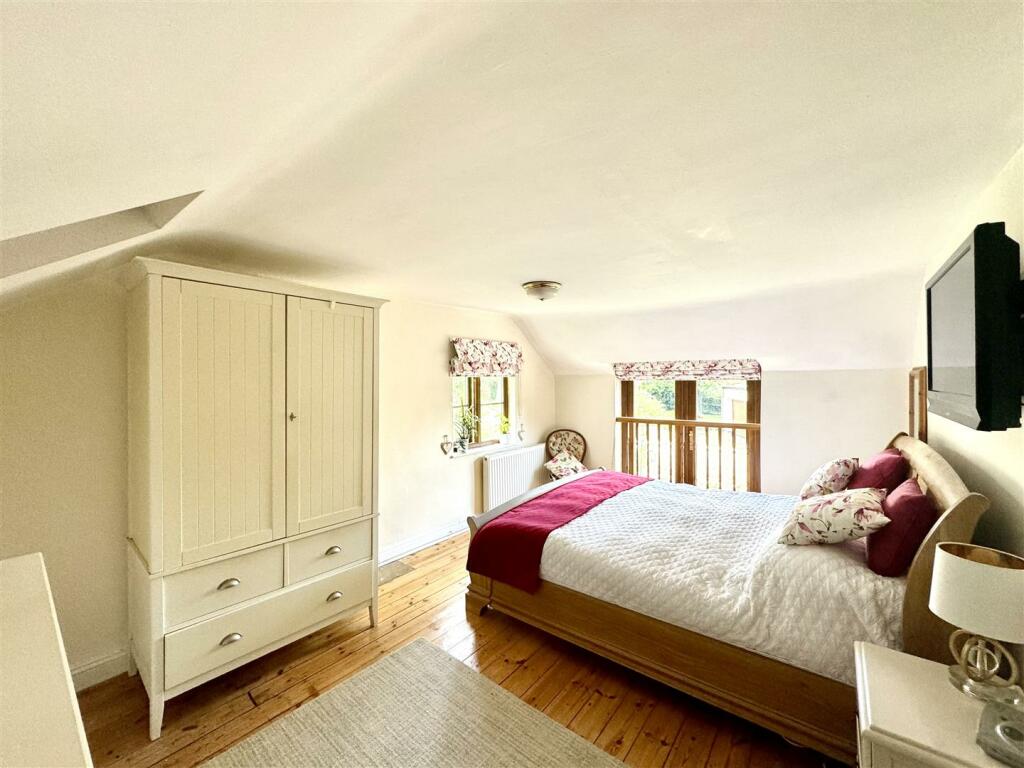 PRINCIPAL BEDROOM