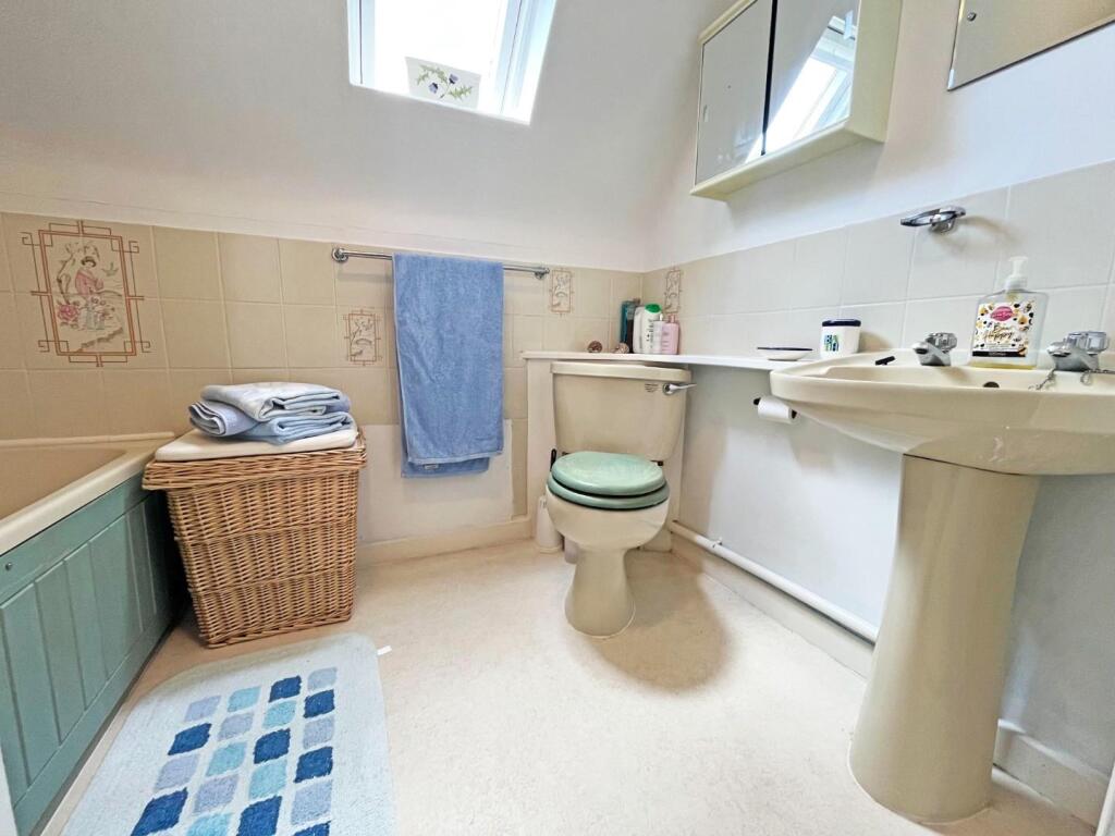 Bathroom.jpg