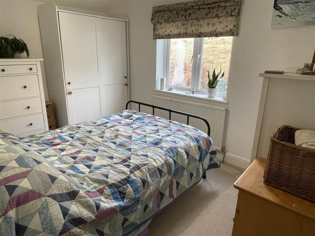 Bedroom 1.JPG