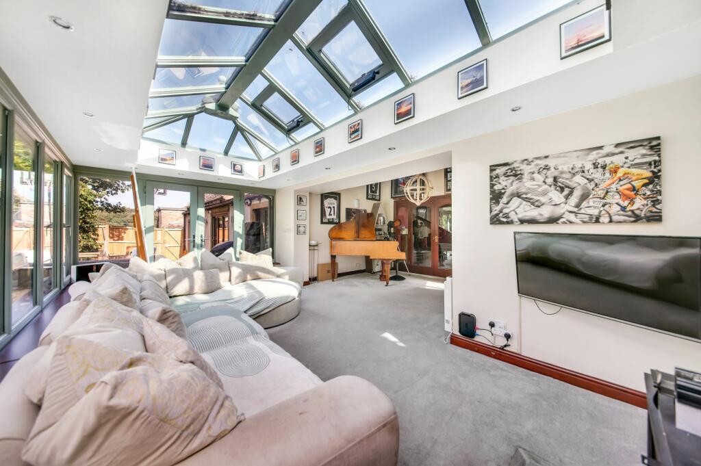 GARDEN ROOM