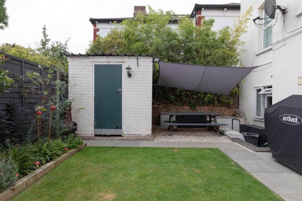 Stanley Road, E18