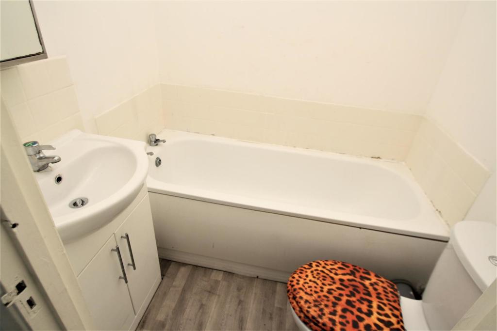 Bathroom.JPG